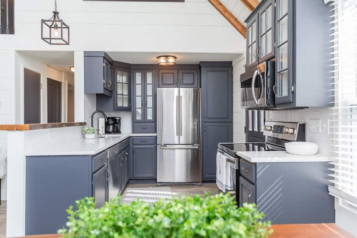 Couples/fam Chalet : 2 King /Hot Tub /65” Smart Tv - Massanutten Resort, Massanutten