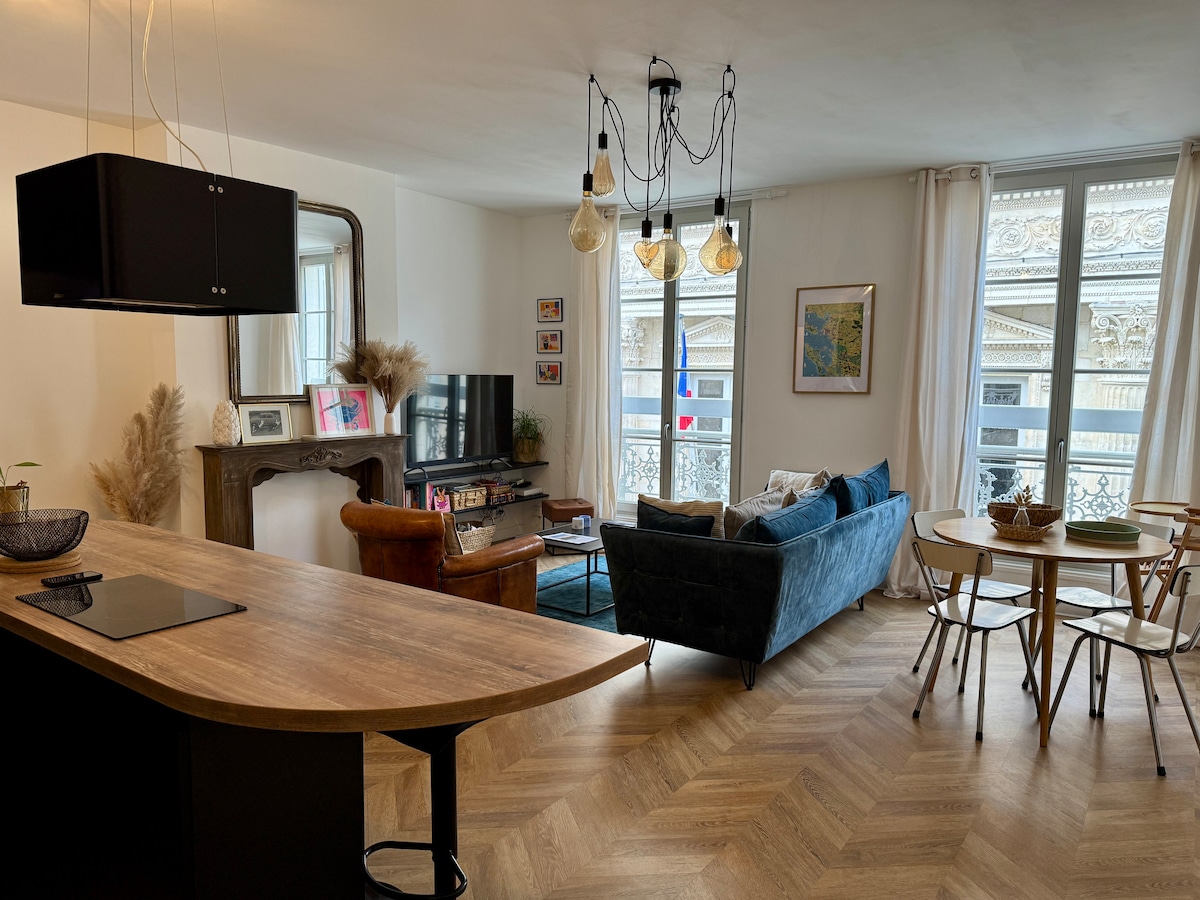 Popular Airbnb listing: Charming 2-bedroom apartment in the heart of Rochelais in La Rochelle