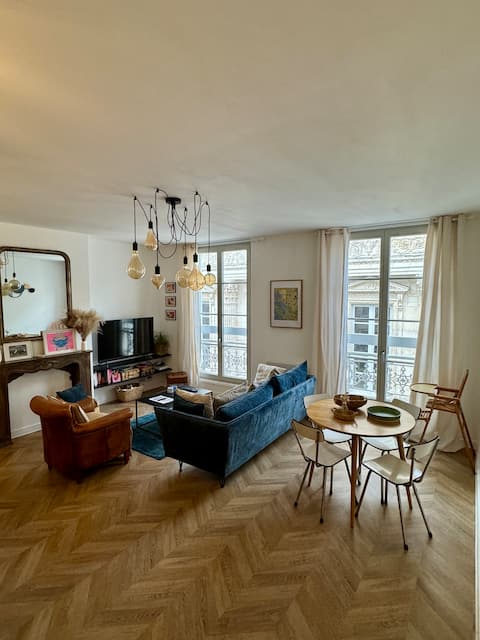 Popular Airbnb listing: Charming 2-bedroom apartment in the heart of Rochelais in La Rochelle