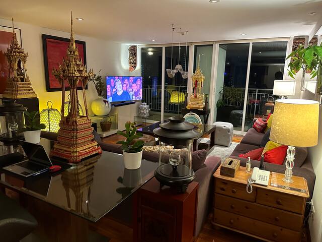 NEW Amazing Modern Thai 3 Bedrm Apt Downtown BKK gallery image 5