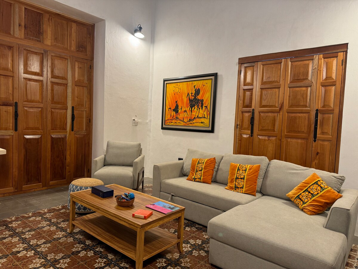 Successful Airbnb property: Colonial House, 350 pies, wi-fi , Downtown in Colonia Santa Rosa
