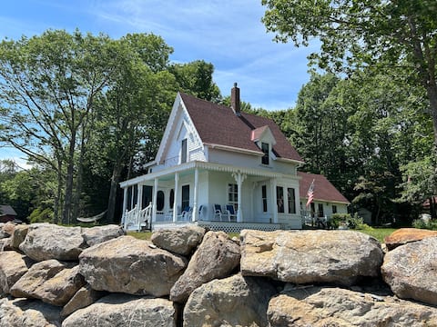 Charming Seaside Island Retreat