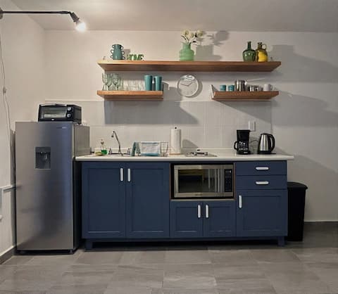 Successful Airbnb property: A. Ground floor apartment, Historic Center, 2p in Barrio De San Sebastián
