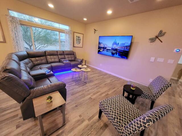 #65 Cheerful Tri-Level 6BD 4K+ SQFT Arcade Games gallery image 4