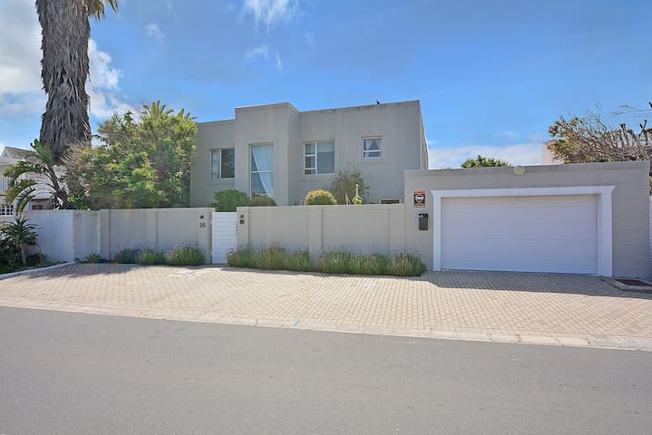 Ocean Echo Melkbosstrand