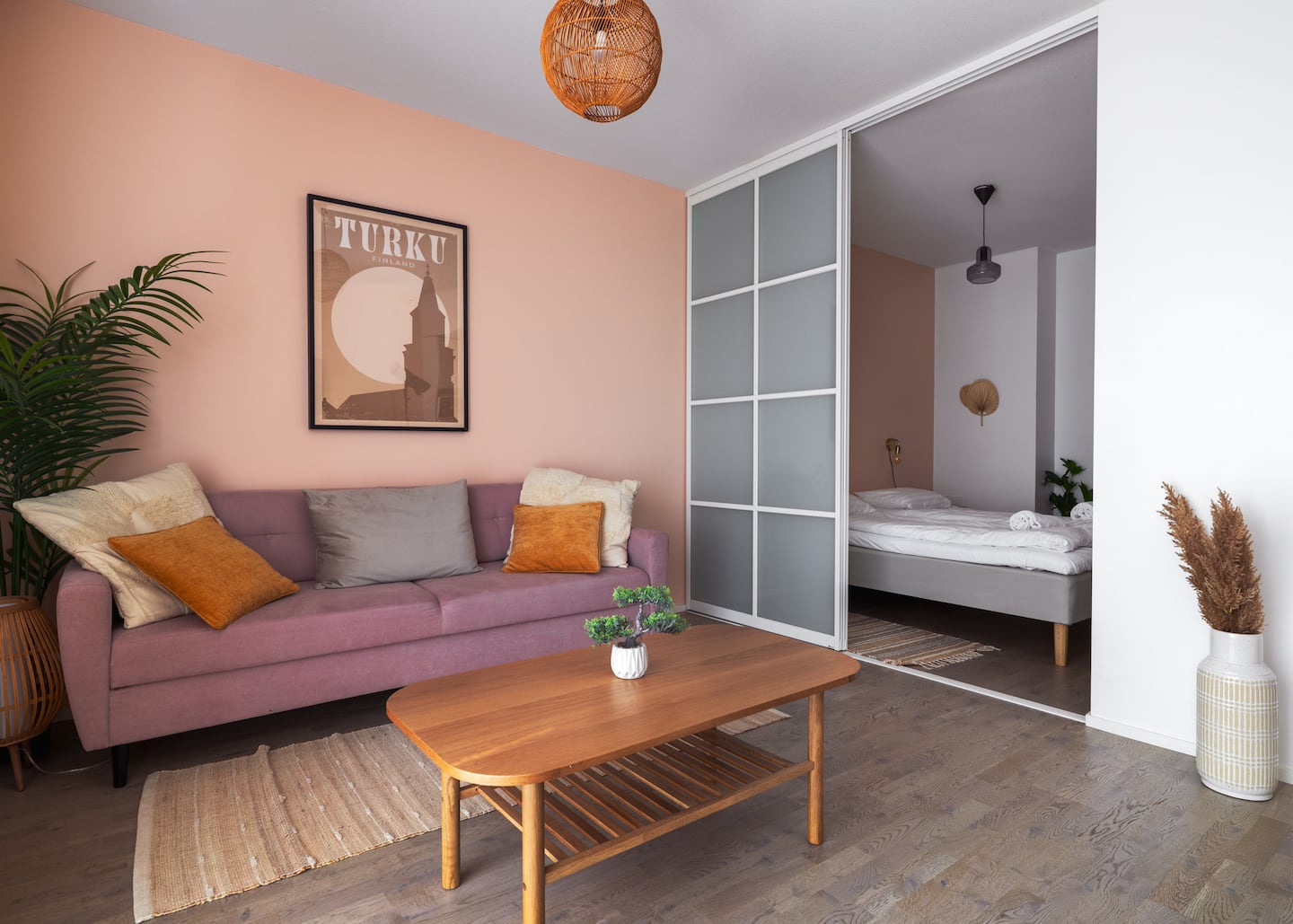 Serene Central Apartment With Queen Bed 2
