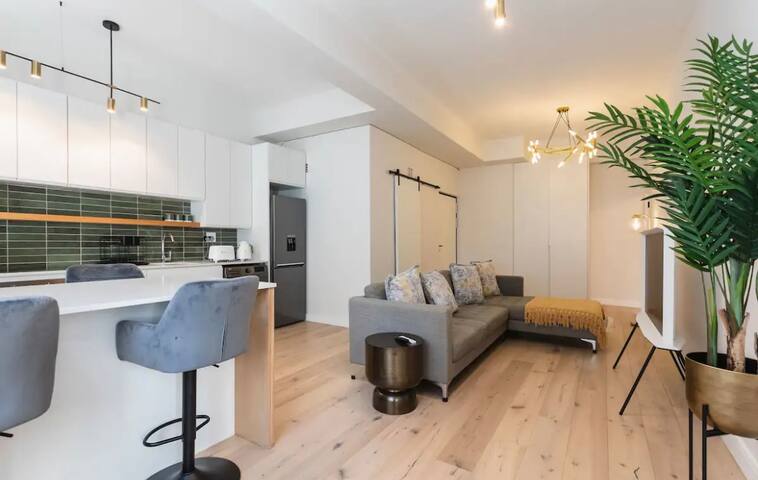 Upmarket and Luxury Apartment gallery image 5