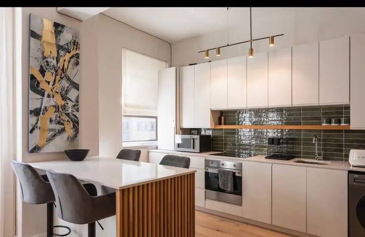 Upmarket and Luxury Apartment gallery image 2