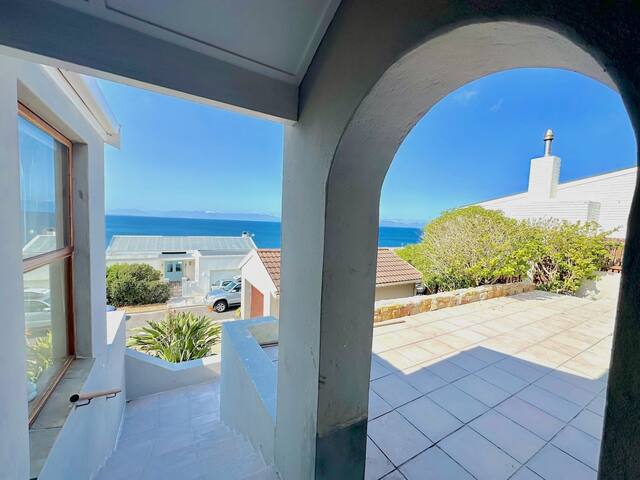 Ocean View Haven Simonstown gallery image 4