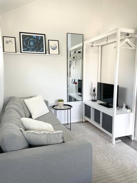 Popular Airbnb listing: Cozy mini-villa near sports center, lake and forest in Södermanlands