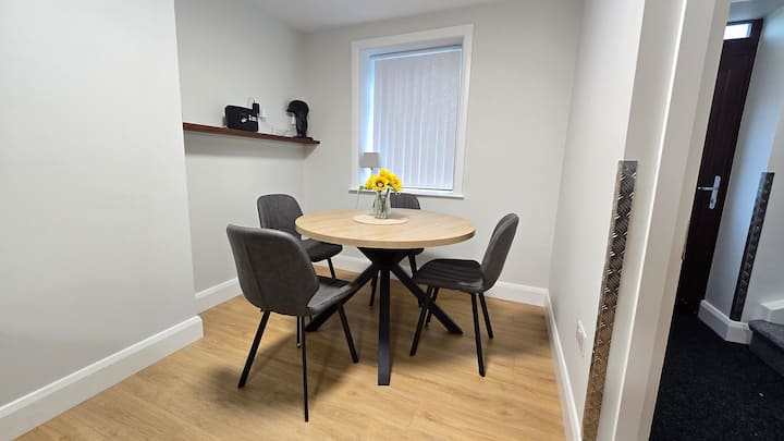 Eyre Square Two Bed With Parking - Galway