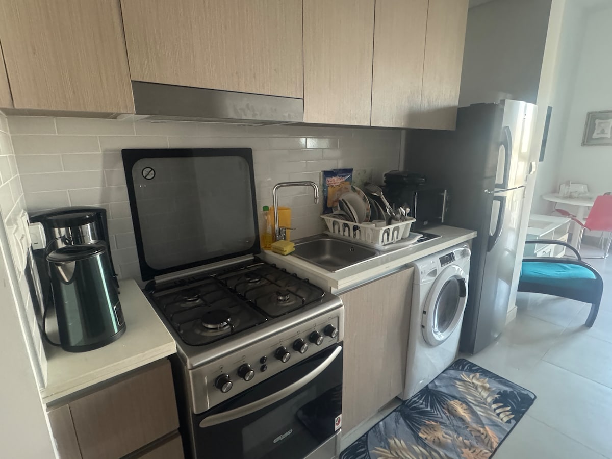 Popular Airbnb listing: Double bed, Prime location, Beach Access,Pool View in Al Mamzar