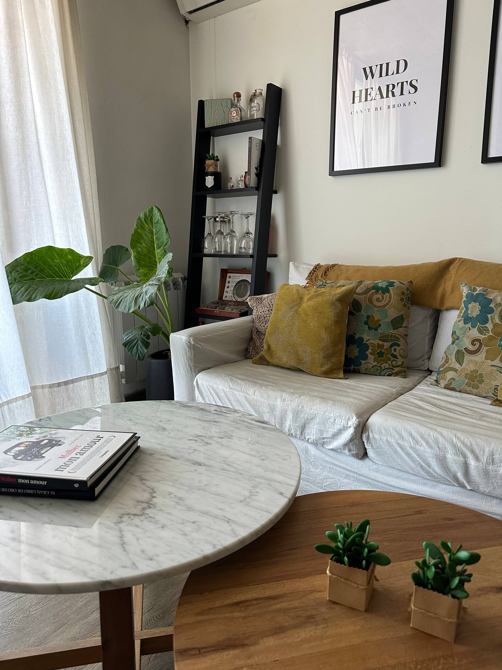 Apartamento de 2 ambientes com varanda e área de churrasco em General San Martín