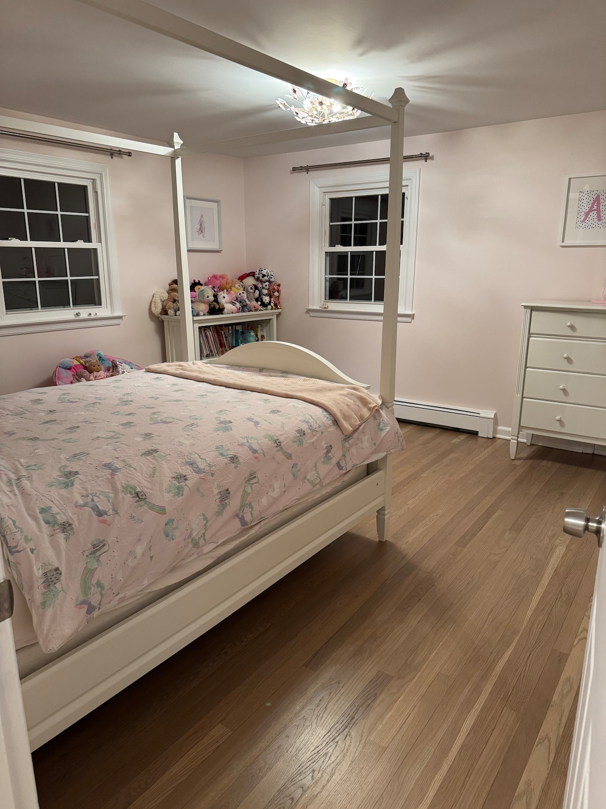 4-Bedroom Retreat in Stamford (1hr from NYC)! - Houses for Rent in Stamford, Connecticut, United States - Airbnb