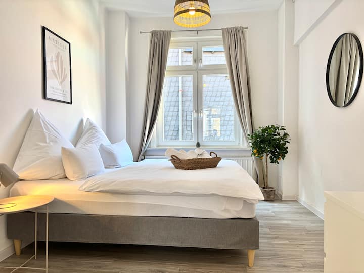 U drugoj spavaćoj sobi dostupan je i bračni krevet (1,8x2).