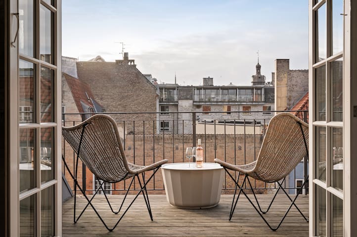Luxury 3-Story Penthouse in CPH City Centre gallery image 3