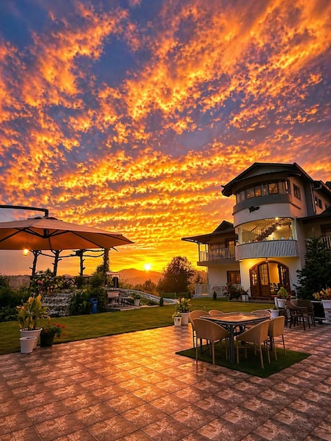 Hill top 6BR set w/ Pvt Balconies |Sunrise Sunset|