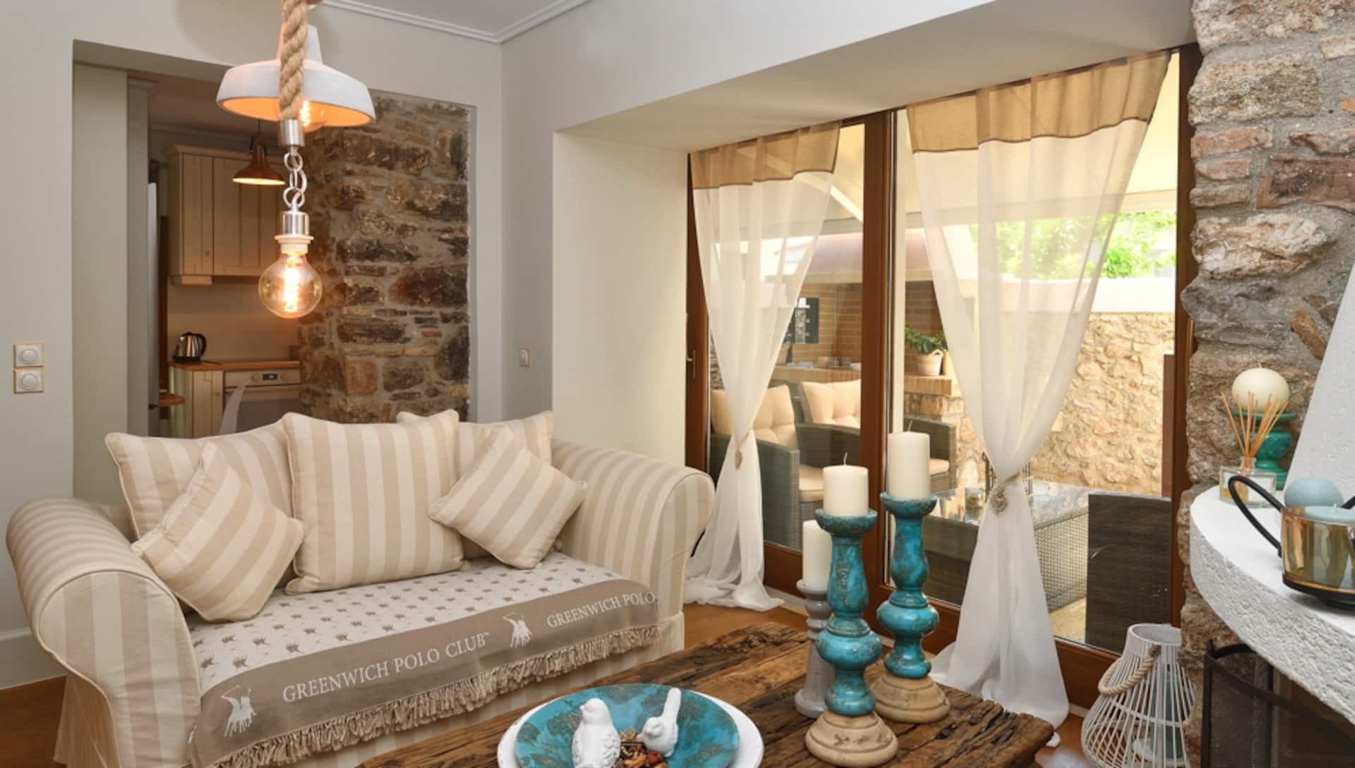 Bella's Rustic Suites