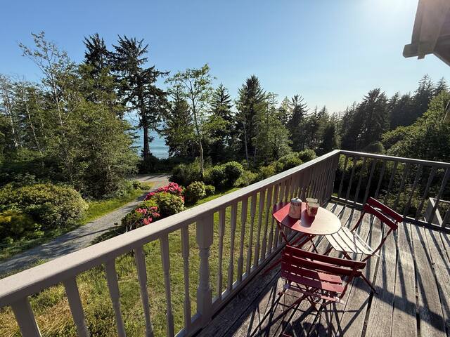 Vancouver Island Forest Getaway + Ocean & Hot Tub gallery image 5