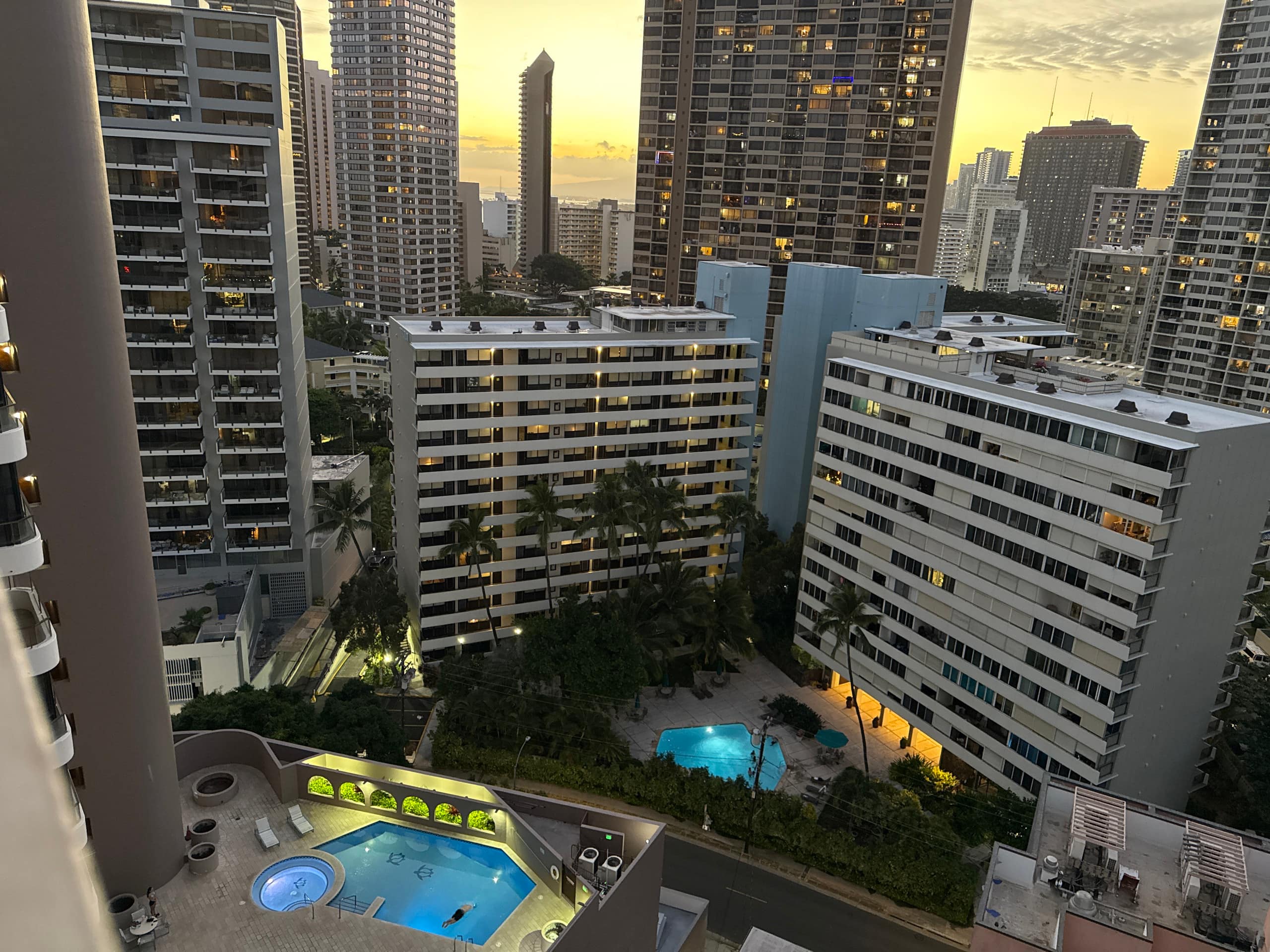 Condo in Honolulu · ★5.0 · 1 bedroom · 1 bed · 1 bath - Image 15