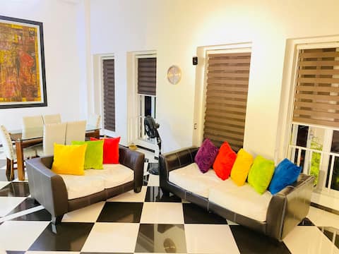 Top Airbnb: Modern apartment overlooking downtown Cartago in Cartago