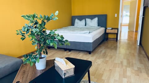 Successful Airbnb property: Central 2.5-room apartment with balcony & breakfast in Spitalacker