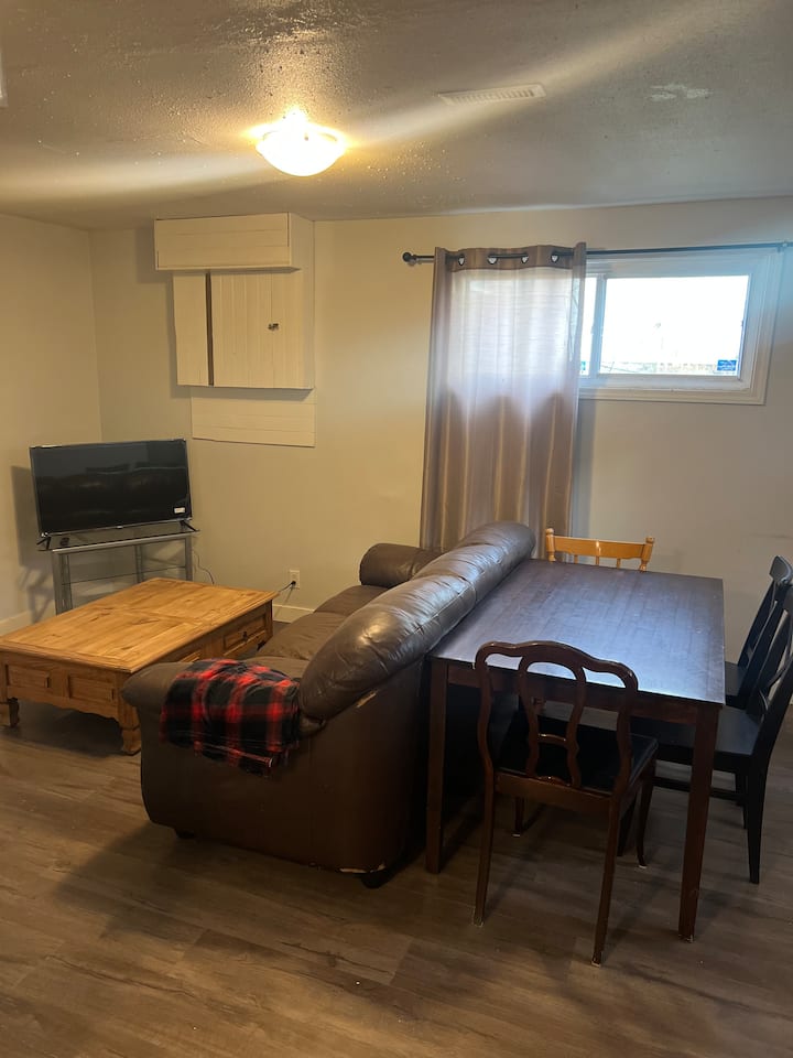 Cozy East River Basement Suite - Prince Albert