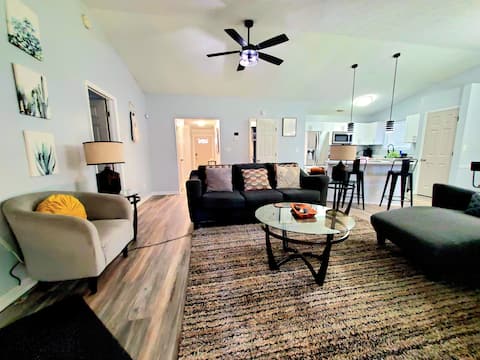 Top performing Airbnb: The Peach Escape Atlanta with backyard retreat in Gresham Park