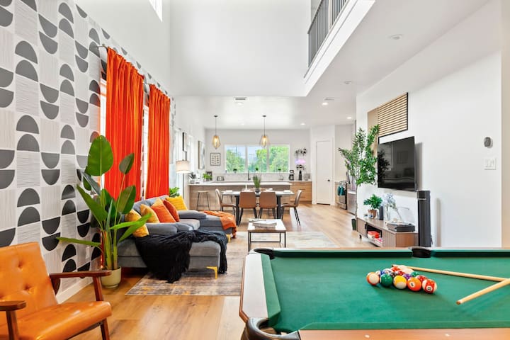 8 Mins to DT w/Arcade, Pool Table, Gym & Mini Golf