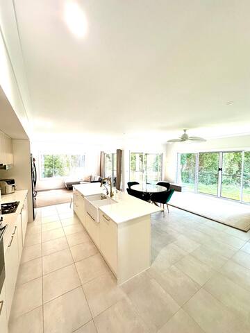 New Modern Bliss House – Quiet & Central gallery image 4