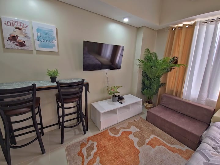 Phil's Abode W/ Queen Bed @Base Line Prestige - Cebu City