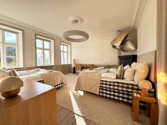 Luxury 260 sqm with 4BR overlooking King’s Garden gallery image 2