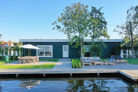 Hideaway Island – Luxury Retreat with Sauna