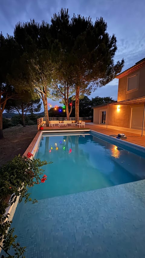 Beautiful villa with swimming pool - Pets friendly