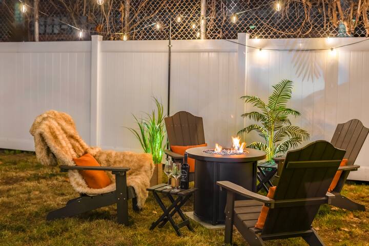 NEAR Path to NYC! RARE 2 Car Park+GameRm+Firepit! gallery image 2