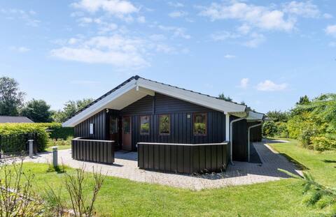 Nice cottage in Gilleleje (up to 10 people).