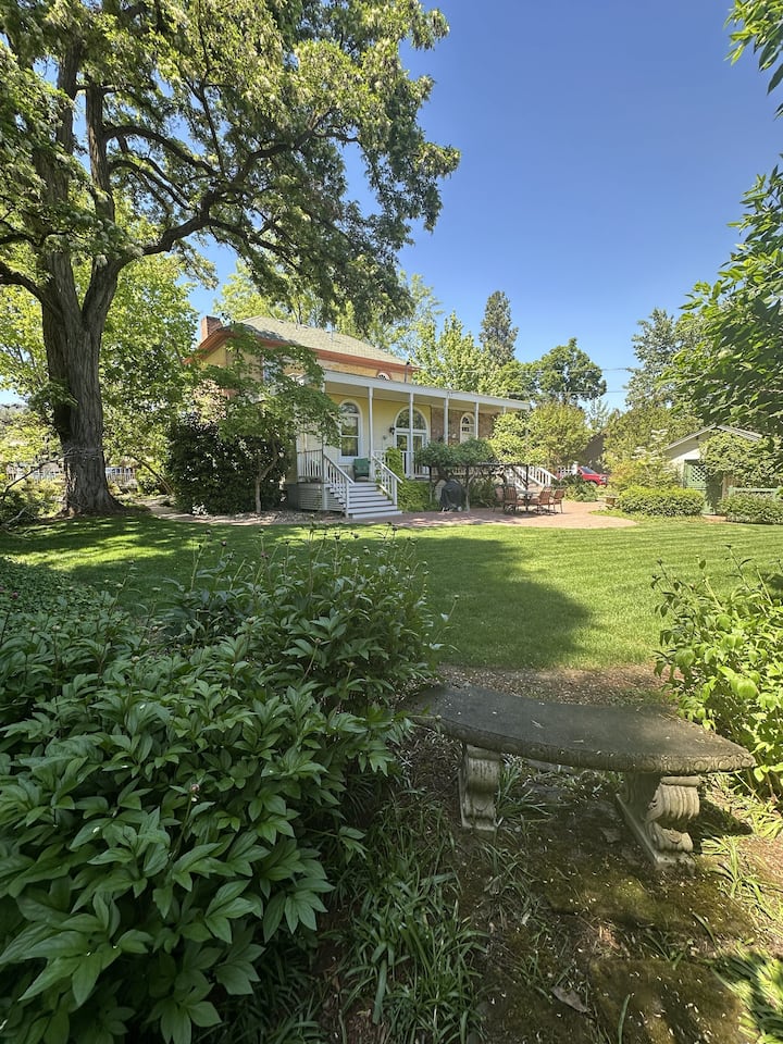 B.F. Dowell House | Walk to Britt & Downtown