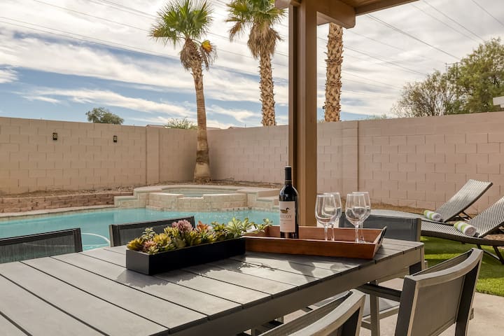 Your Pool getaway! 4br