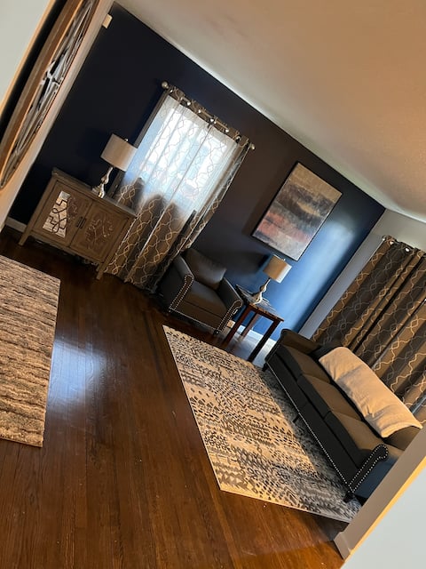 Cozy 3BD 1BTH 15 MINS from Detroit Airport.