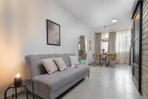 Top performing Airbnb: Cozy Studio Apartment in West Cali 202 in Miraflores