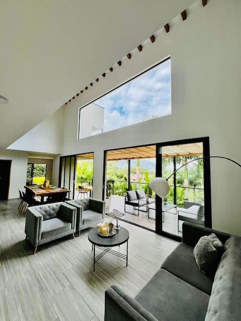 Top Airbnb: Villa EmiliaCopacabana30min/med/piscina/jacussi in Copacabana