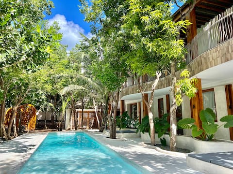 ITZA House, Oceanfront Designer Villa w/Pool.