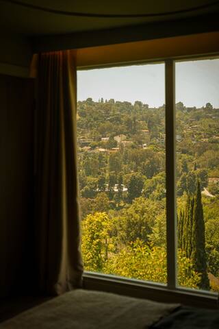 “Hollywood Hills Escape: Designer 4BR w/ Views gallery image 5