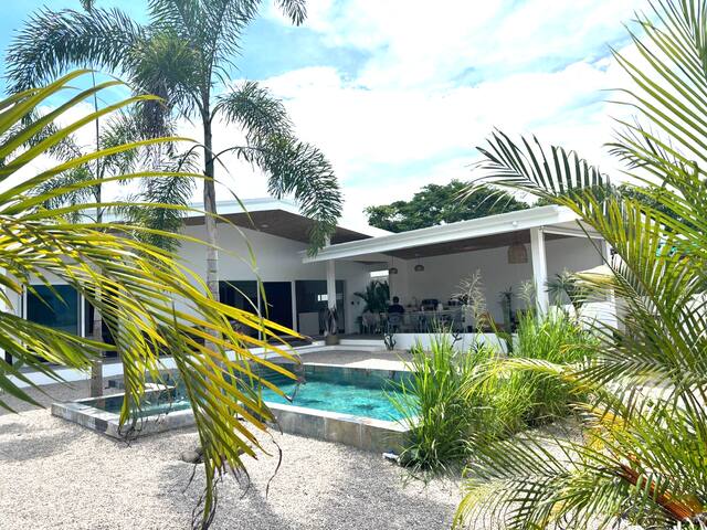 Oceanfront Villa • Pool & Jacuzzi • Near Conchal