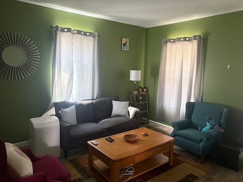 Cozy 2-bedroom Apt