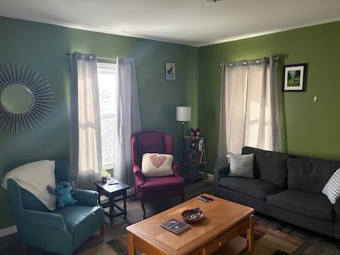Cozy 2-bedroom Apt