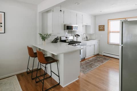 2 Bedroom Near Downtown Hopkins