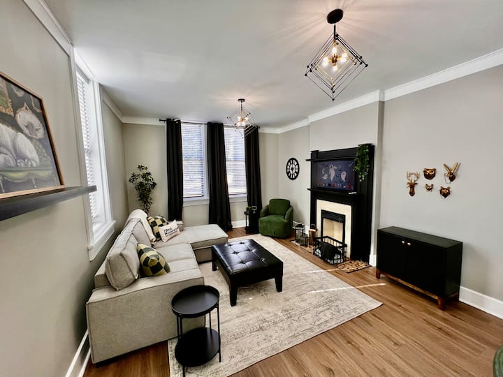 Superhost! Historic Downtown Indy, Sleeps 6 - Indianapolis, IN