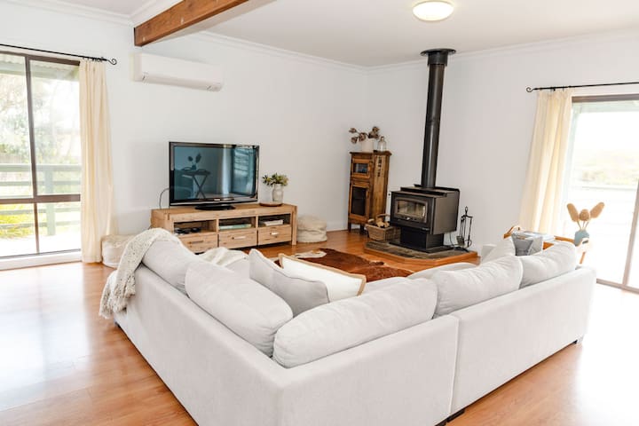 Salt bush cottage Peterborough