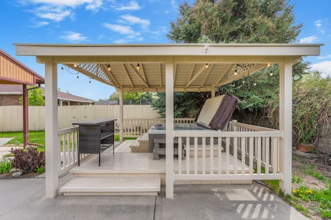 Spacious 5BR Retreat|Hot Tub|Games|Near Downtown